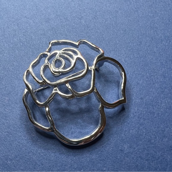 Flower Pin - Picture 3 of 5
